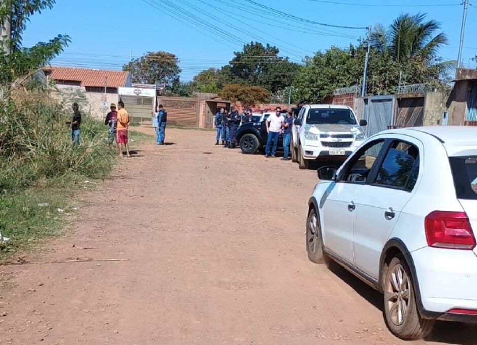 Área tem casas, rua e tubulação de esgoto