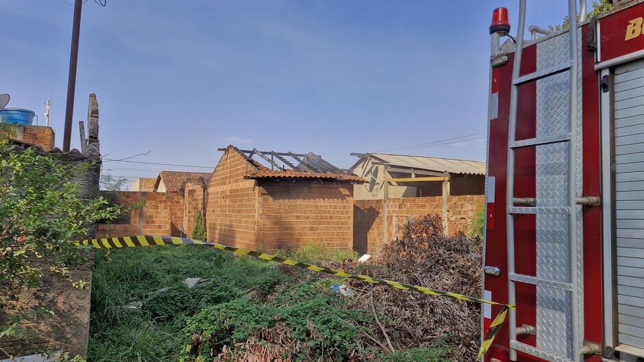 Telhado desabou após incêndio 