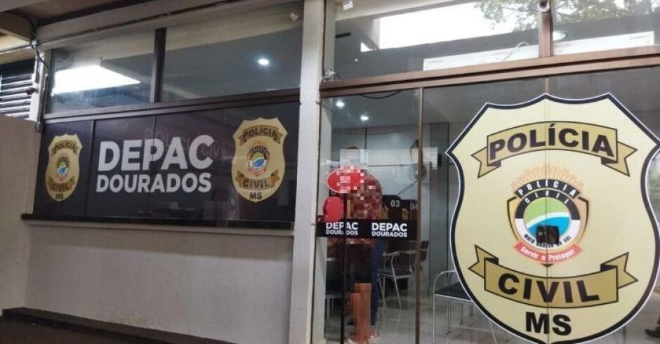 Jovem é cercado e roubado por grupo em bar em Dourados