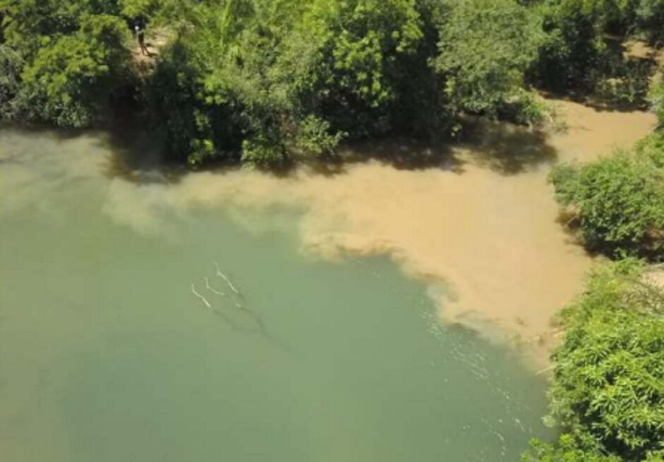 Água do Rio Verde sua Rio da Prata em Jardim 