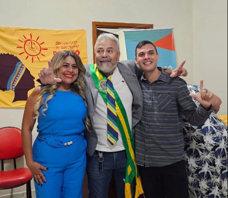 Luso (direita) e Lya de azul durante a convenção 