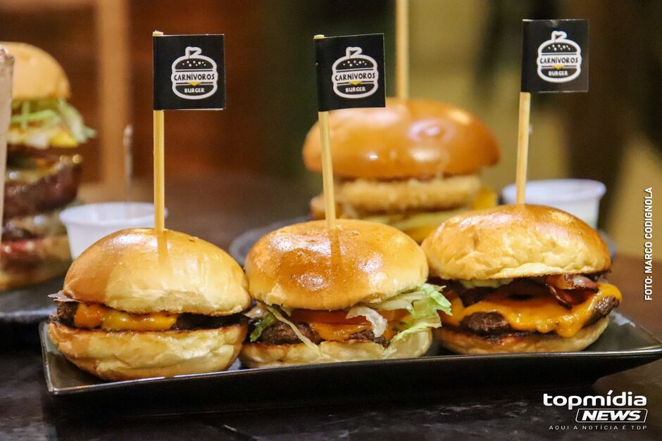 Lanches de encher os olhos são servidos pela Carnívoros Burger