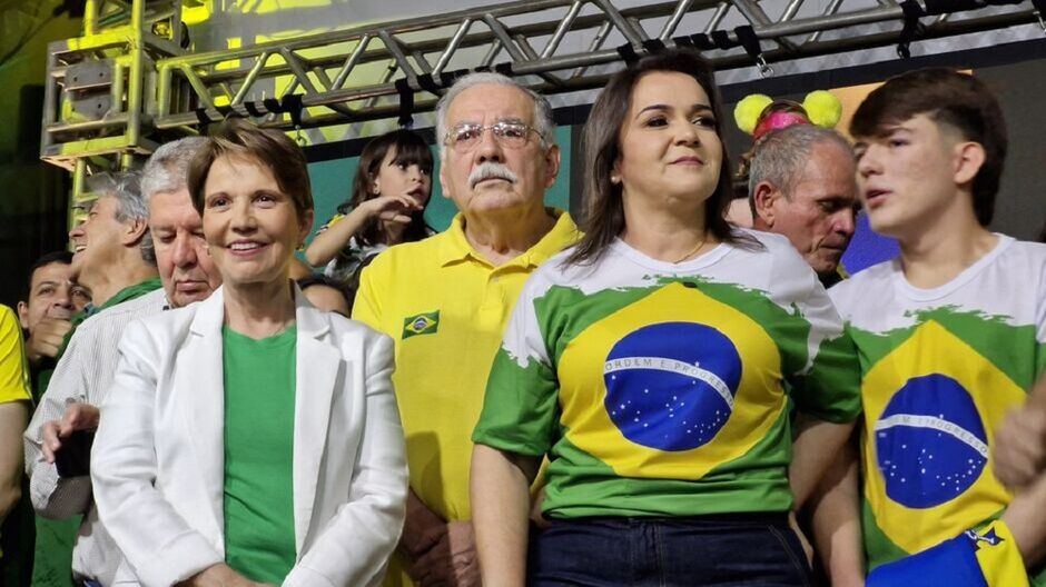 Adriane Lopes ao lado da senadora Tereza Cristina e o deputado federal Luiz Ovando