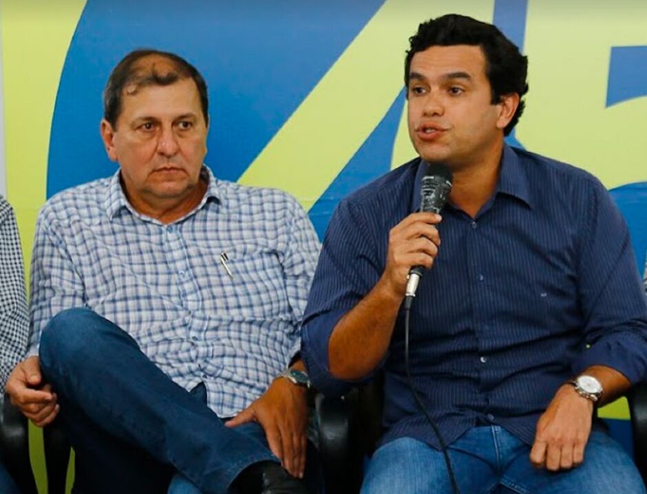 Sérgio (camisa clara) ao lado de Beto Pereira 