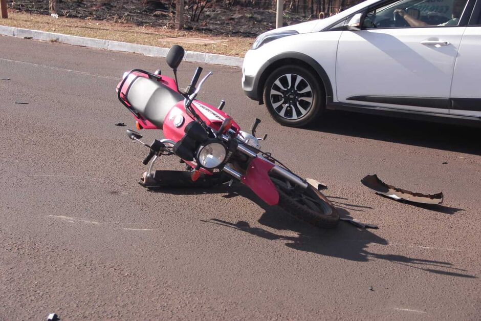 Apesar da batida, a motociclista só teve um inchaço em uma das pernas