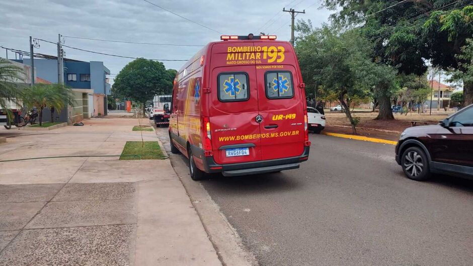  Um motociclista de 55 anos, não identificado, fraturou o tornozelo esquerdo após acidente no cruzamento da Avenida Ceará e Rua Amazonas, em Campo Grande. A vítima estava em uma CG 150, que colidiu com um Toyota Corolla. O acidente ocorreu na manhã desta 