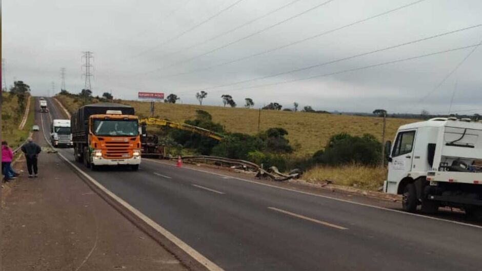 Batida lançou motorista para fora na BR-262