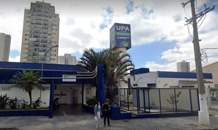 Bebê é encontrado em banheiro de UPA com bilhete: "Cuidem bem dele"