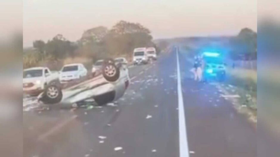 Acidente grave deixa dois carros capotados na BR-060 entre Campo Grande e Sidrolândia