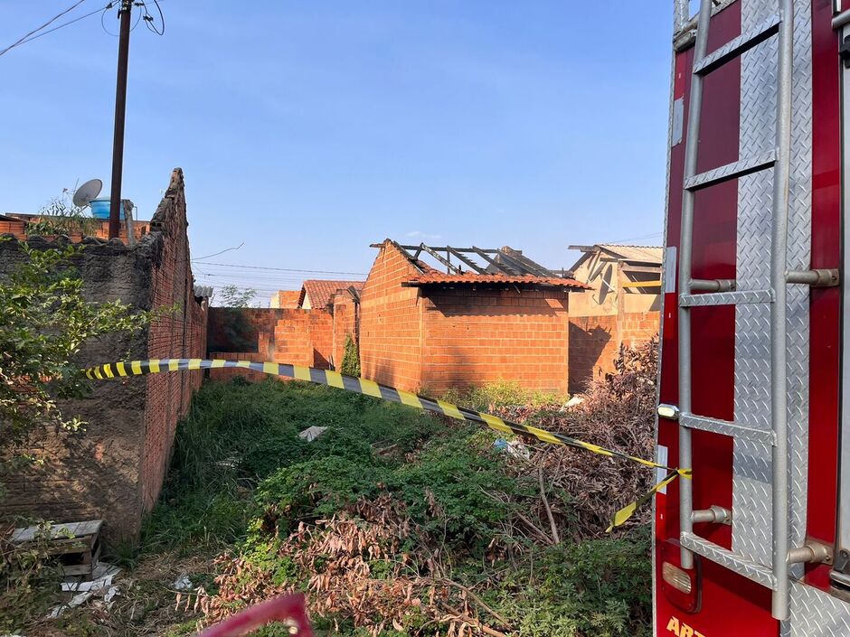 Casa queimada no Jardim das Meninas foi cenário de morte por overdose um dia antes do incêndio