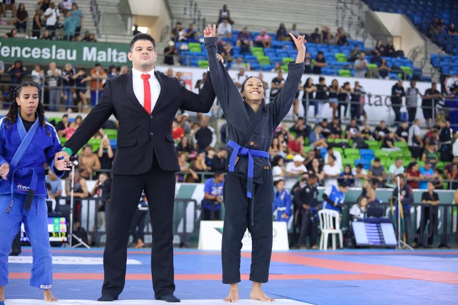 Quebrando barreiras do preconceito adolescente do Celina Jallad é campeã mundial de jiu-jítsu