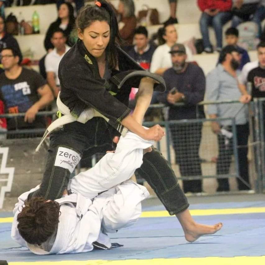 Quebrando barreiras do preconceito adolescente do Celina Jallad é campeã mundial de jiu-jítsu