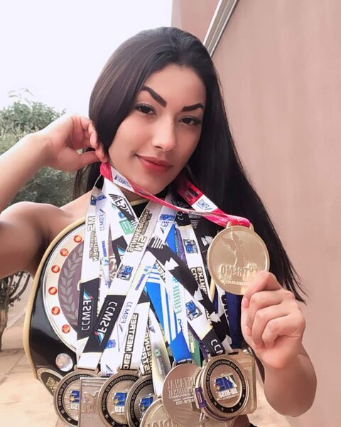 Quebrando barreiras do preconceito adolescente do Celina Jallad é campeã mundial de jiu-jítsu