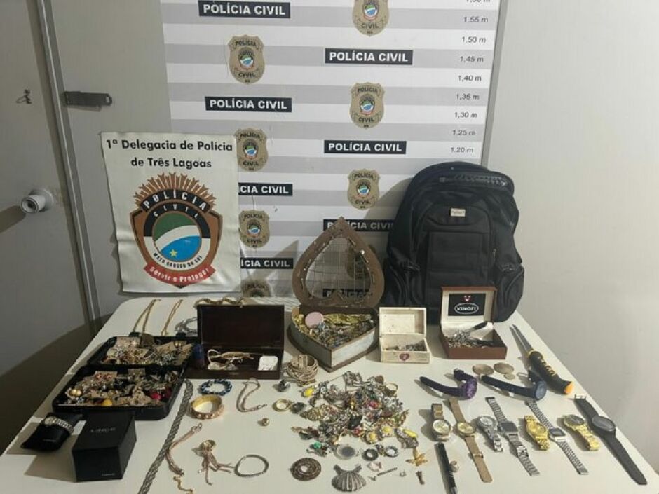 Joias foram furtadas de uma residência no último sábado