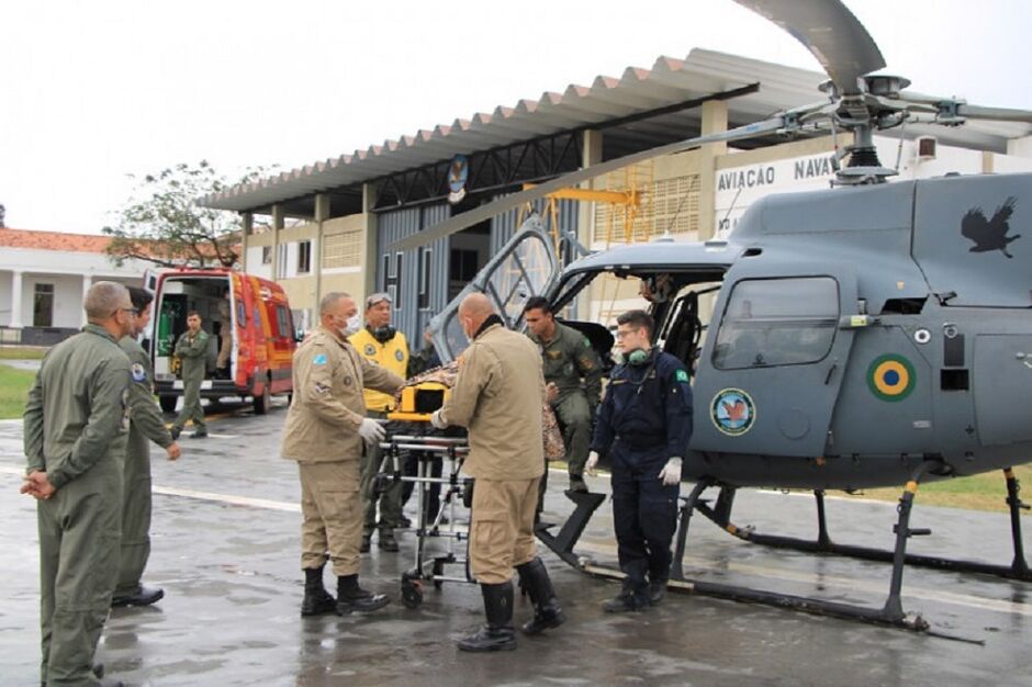 Vítima na chegada ao heliponto na Marinha, em Ladário