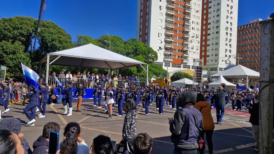 A prefeita Adriane Lopes abriu a solenidade acompanhada de diversas autoridades