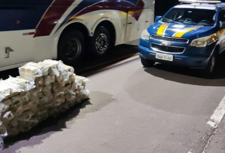 Ônibus levava 14 passageiros e iria para São Paulo 