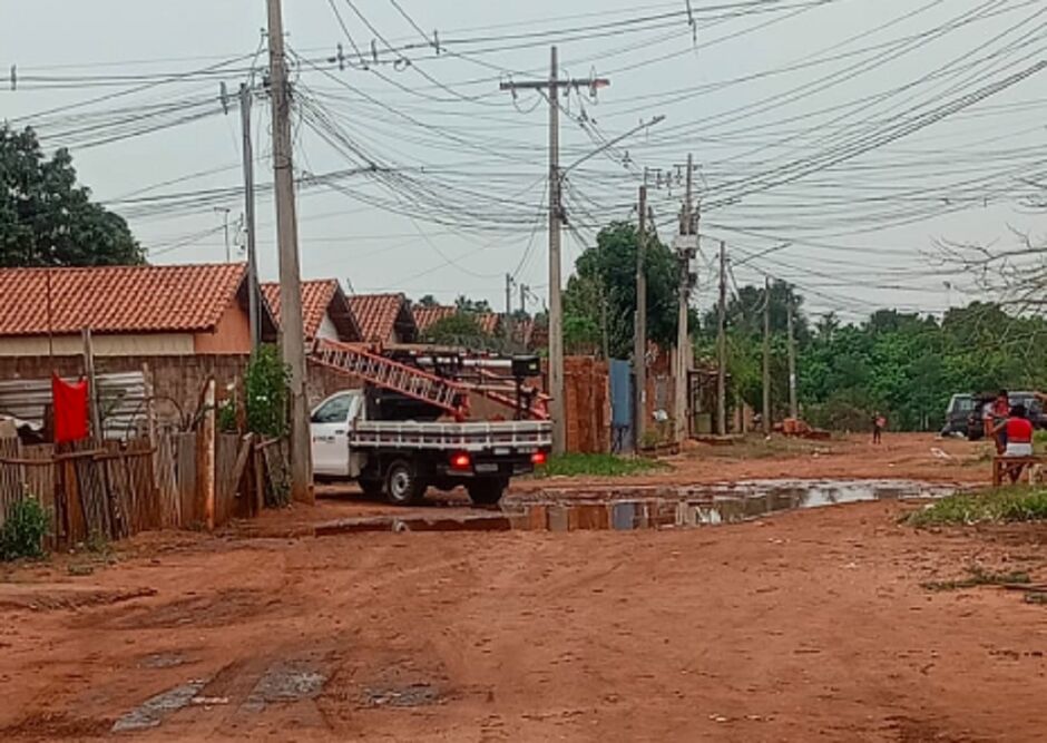 Retirada de fiação revolta moradores do Nova Esperança 