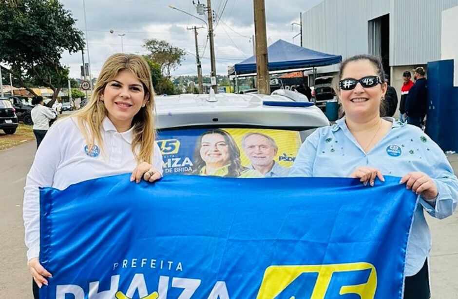 Rhaiza faz campanha com servidora pública 