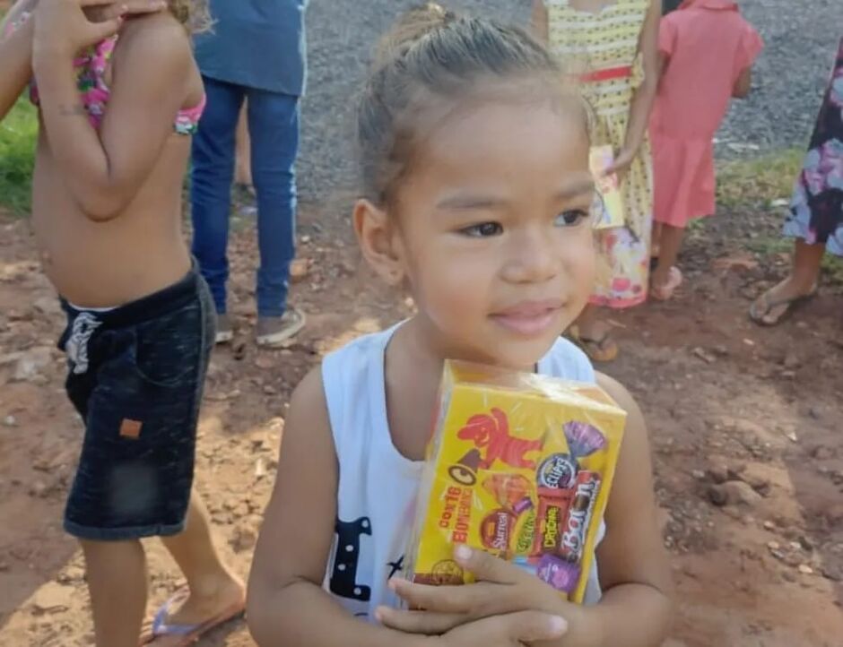 Bombons são distribuídos em bairros de Campo Grande