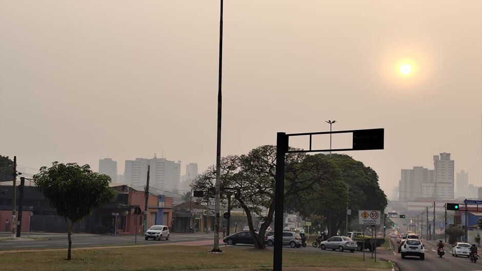 A previsão indica tempo firme com sol e poucas nuvens