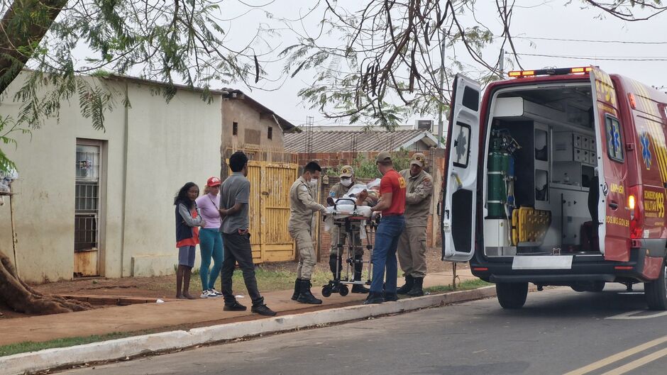 Homem foi socorrido pelo Corpo de Bombeiros