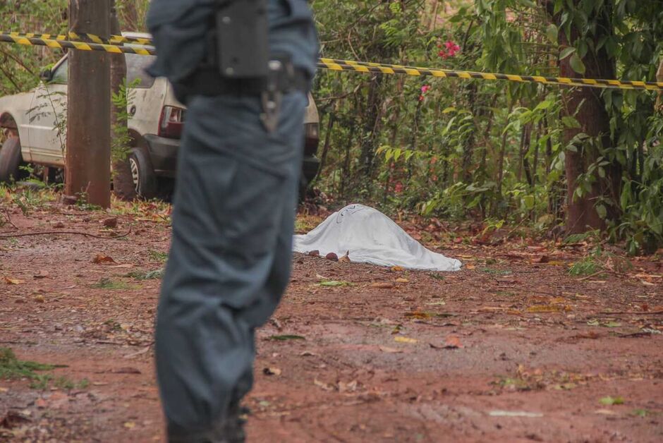 Homem é encontrado morto horas após amigo ser esfaqueado em cobrança de dívida no Portal Caiobá