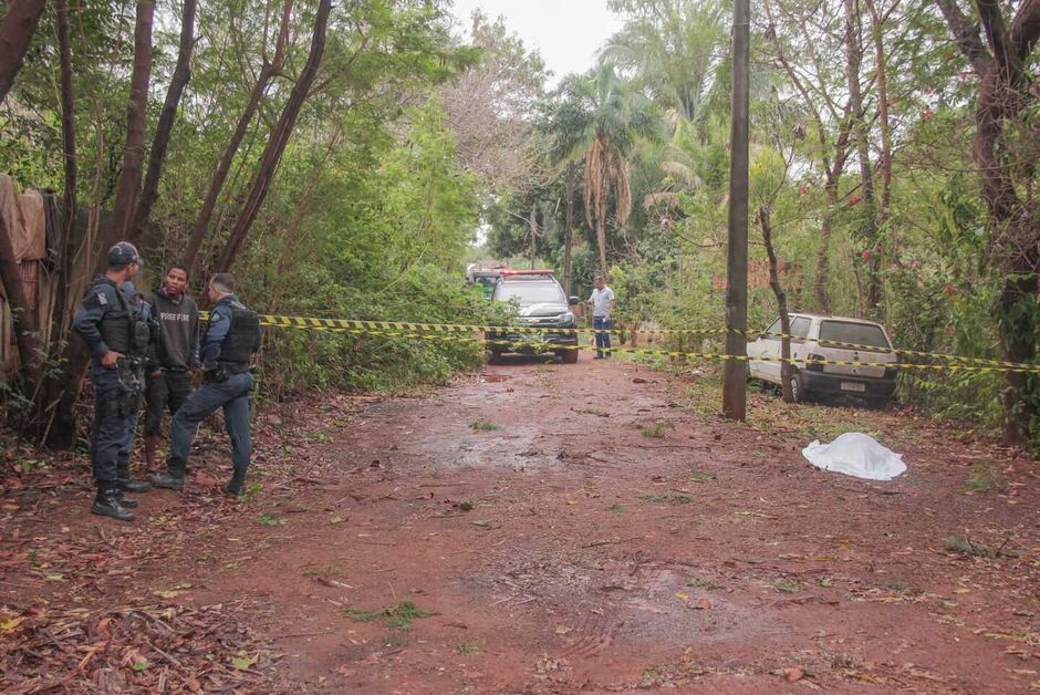 Homem é encontrado morto horas após amigo ser esfaqueado em cobrança de dívida no Portal Caiobá