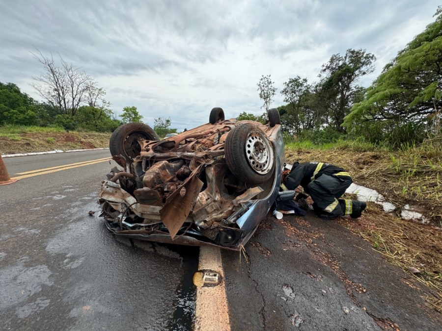 As causas que levaram o motorista a perder o controle do veículo ainda não foram esclarecidas