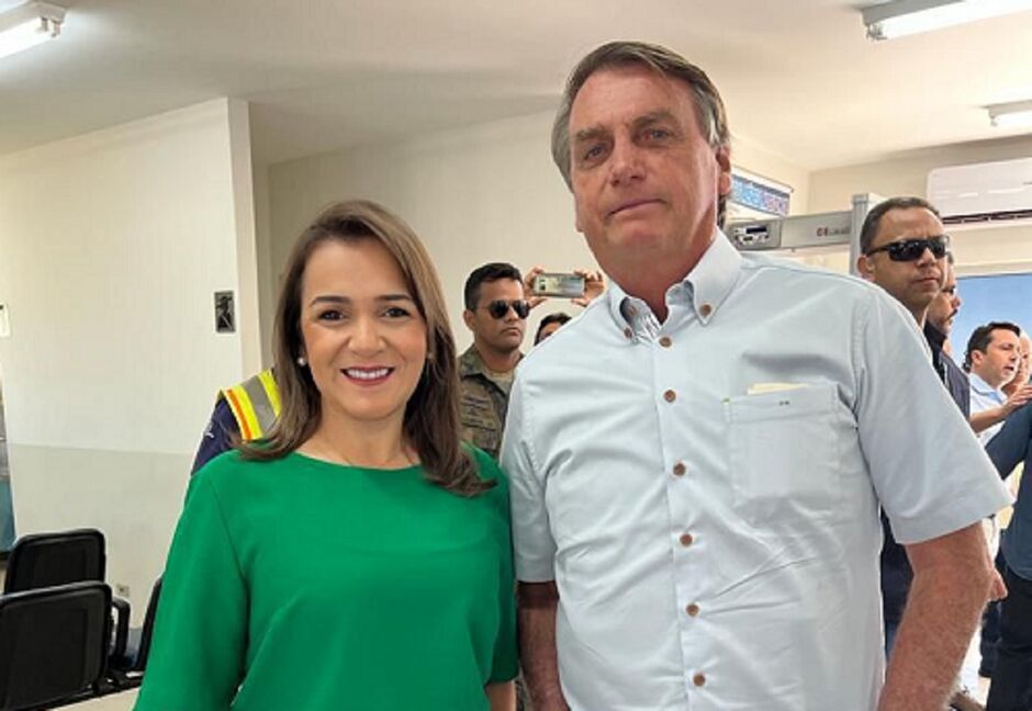 Bolsonaro quer votos em Adriane Lopes