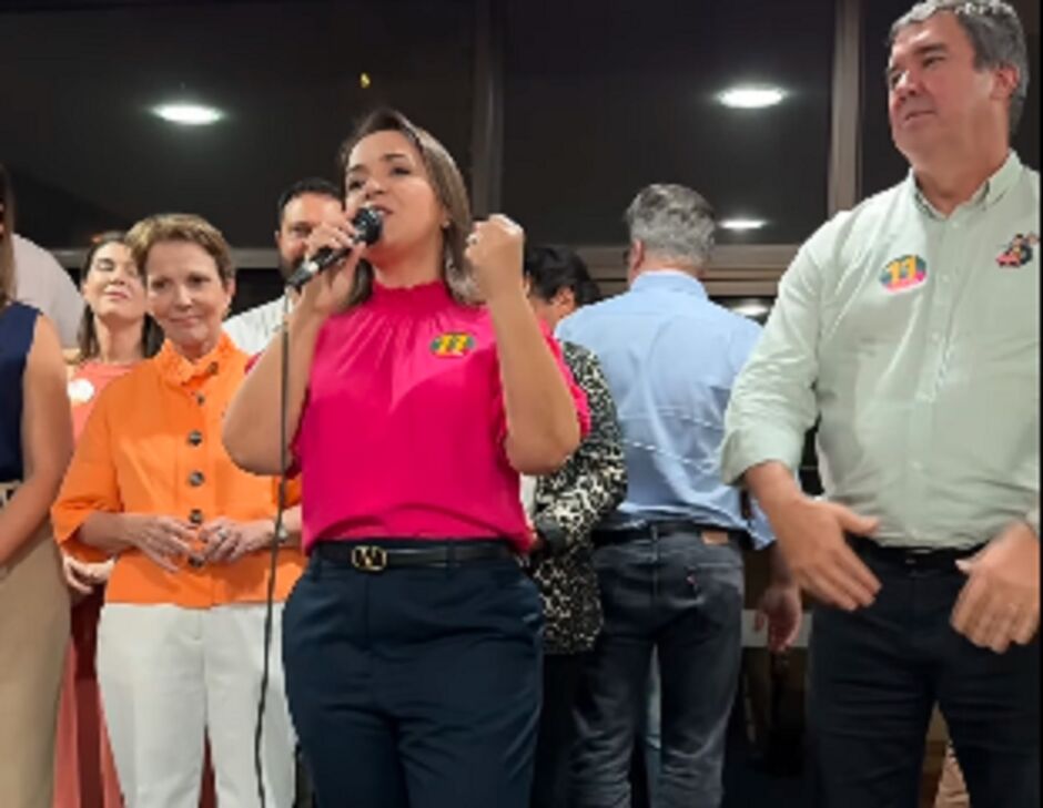 Adriane recebe mais um leque de apoios 