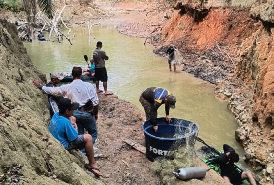 Resgate ocorreu em local de difícil acesso 