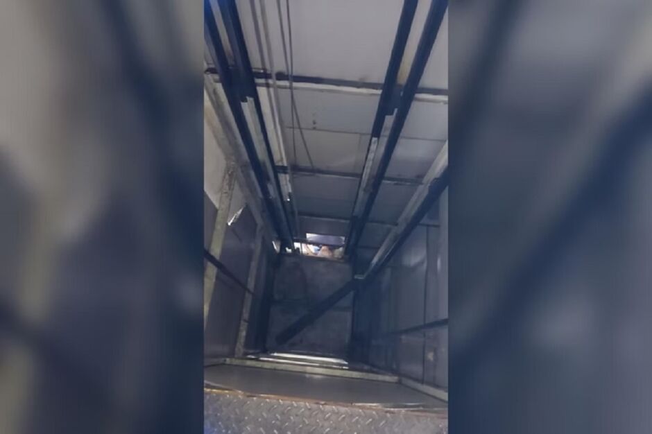 Elevador despencou com duas pessoas dentro