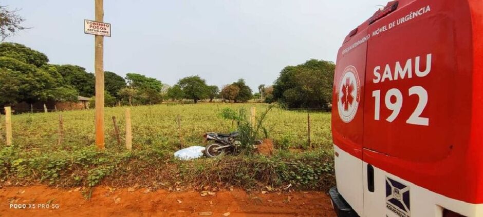 Motociclista morreu após colidir contra um poste