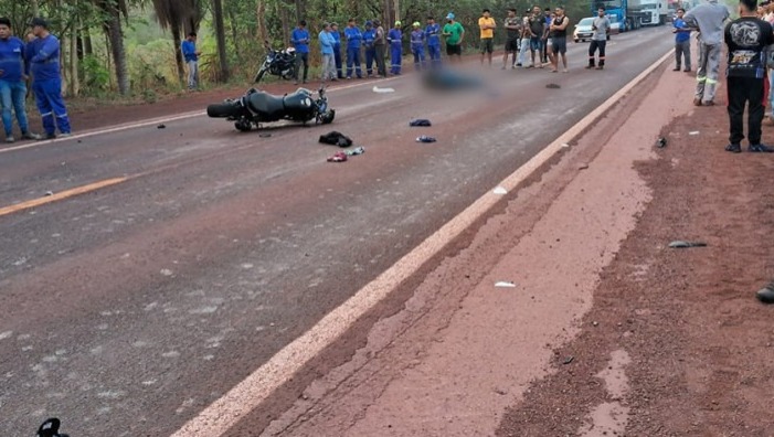 Acidente entre caminhão em moto deixa um morto na BR-262 em Corumbá