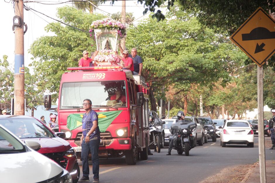 Ao final da carreata, a paróquia promoveu a bênção dos veículos