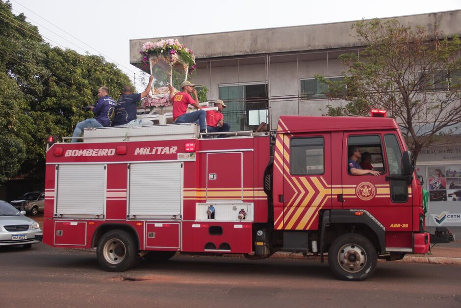 Ao final da carreata, a paróquia promoveu a bênção dos veículos