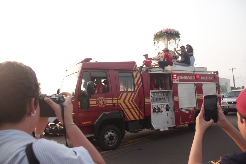 Ao final da carreata, a paróquia promoveu a bênção dos veículos