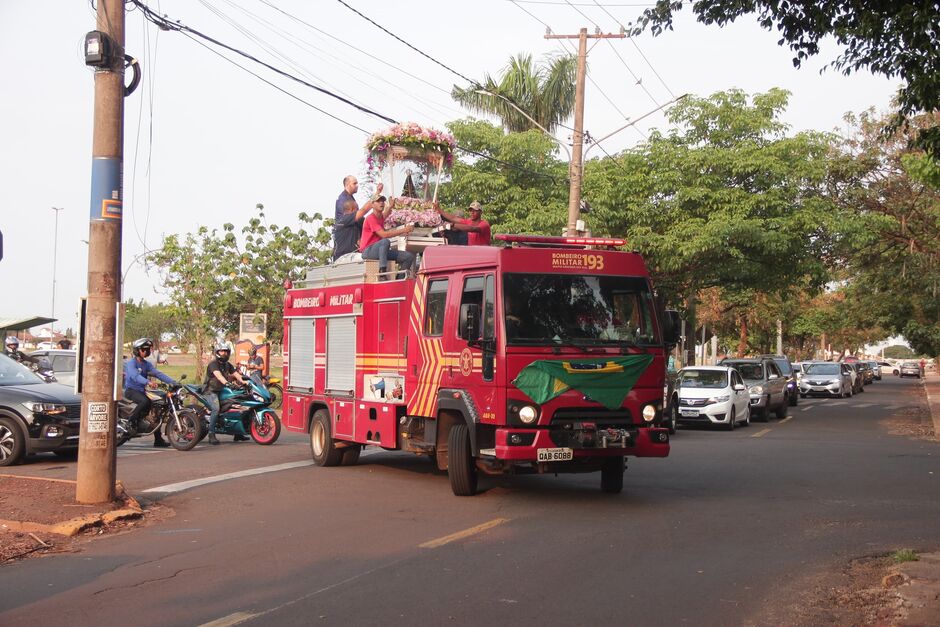 Ao final da carreata, a paróquia promoveu a bênção dos veículos