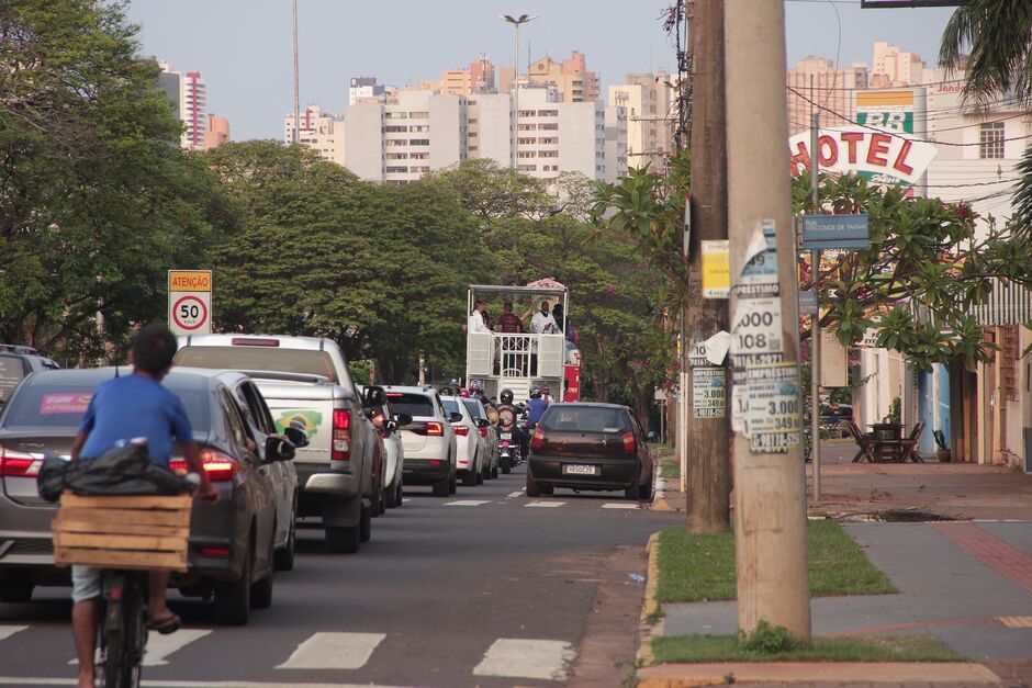 Ao final da carreata, a paróquia promoveu a bênção dos veículos