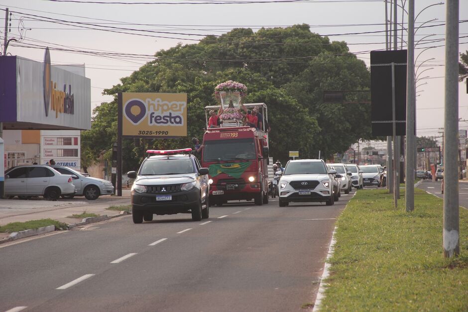 Ao final da carreata, a paróquia promoveu a bênção dos veículos