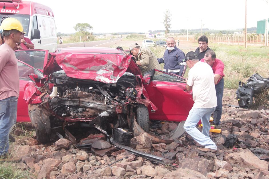 Vítimas foram socorridas pelos Bombeiros e Samu