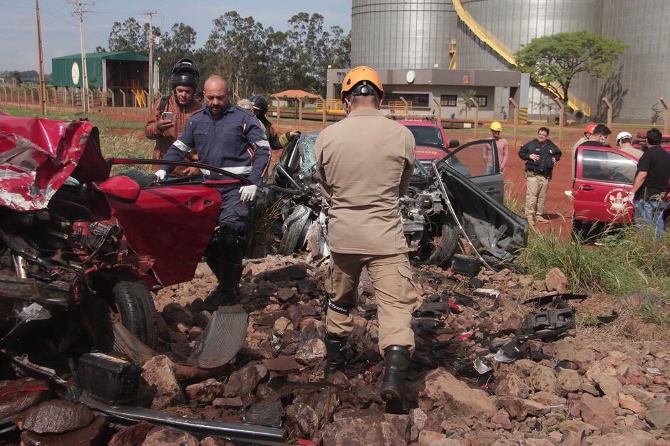 Vítimas foram socorridas pelos Bombeiros e Samu