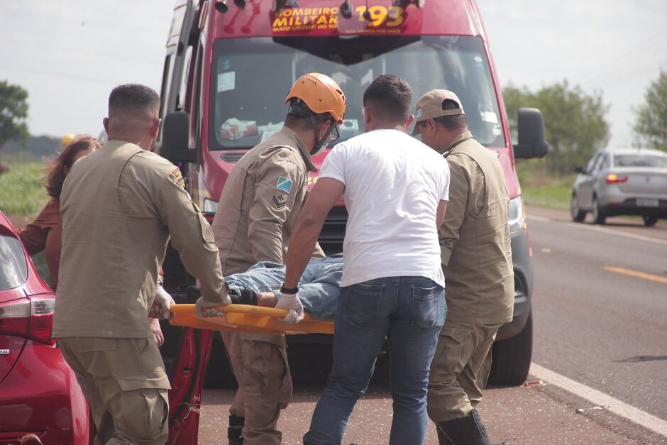 Vítimas foram socorridas pelos Bombeiros e Samu