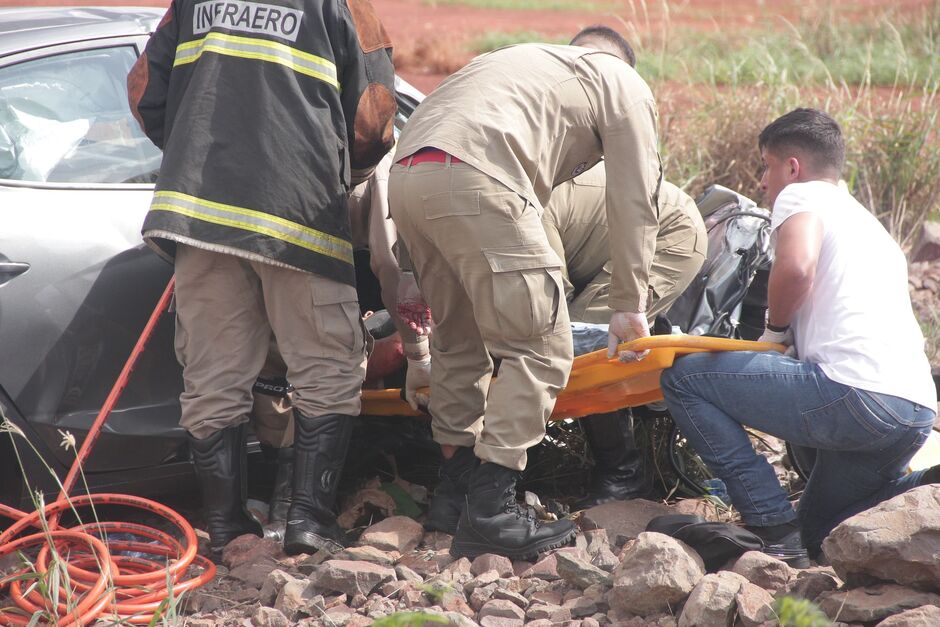 Vítimas foram socorridas pelos Bombeiros e Samu