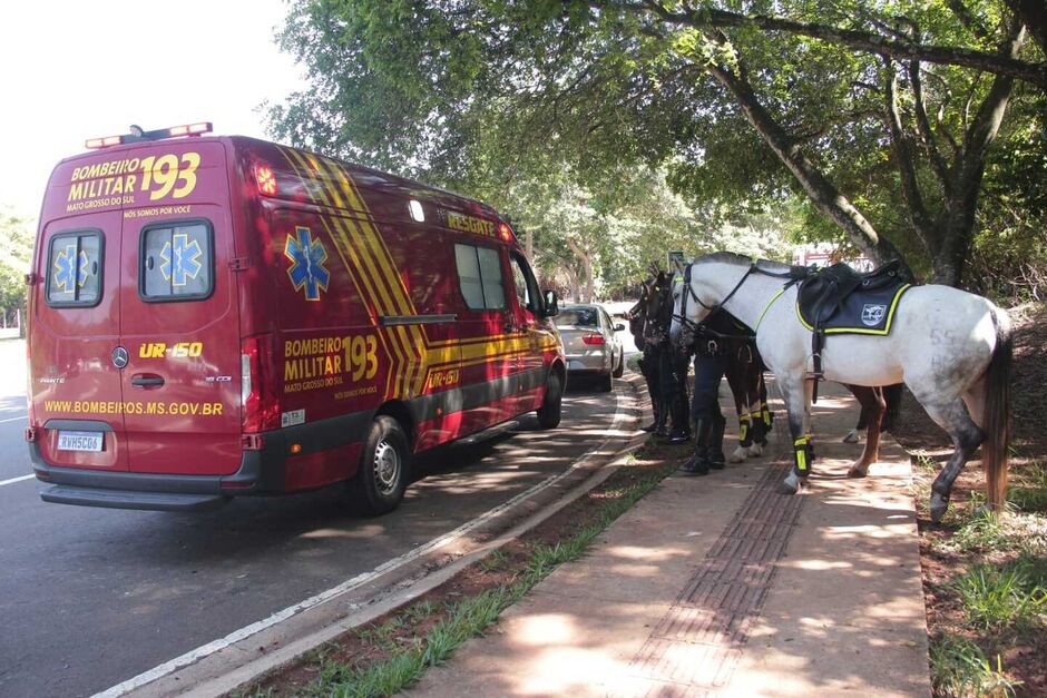 Acidente entre carro e moto deixa homem ferido no Parque dos Poderes 