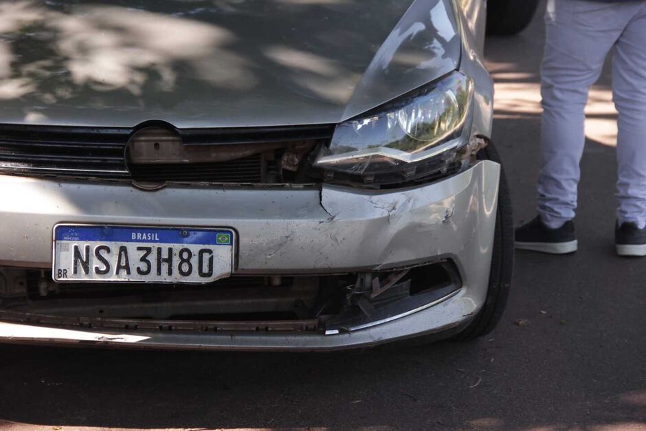 Acidente entre carro e moto deixa homem ferido no Parque dos Poderes 