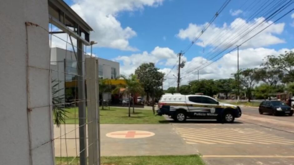 Ele foi socorrido e encaminhado pela própria Polícia Militar para o pronto-socorro do Hospital Marechal Rondon