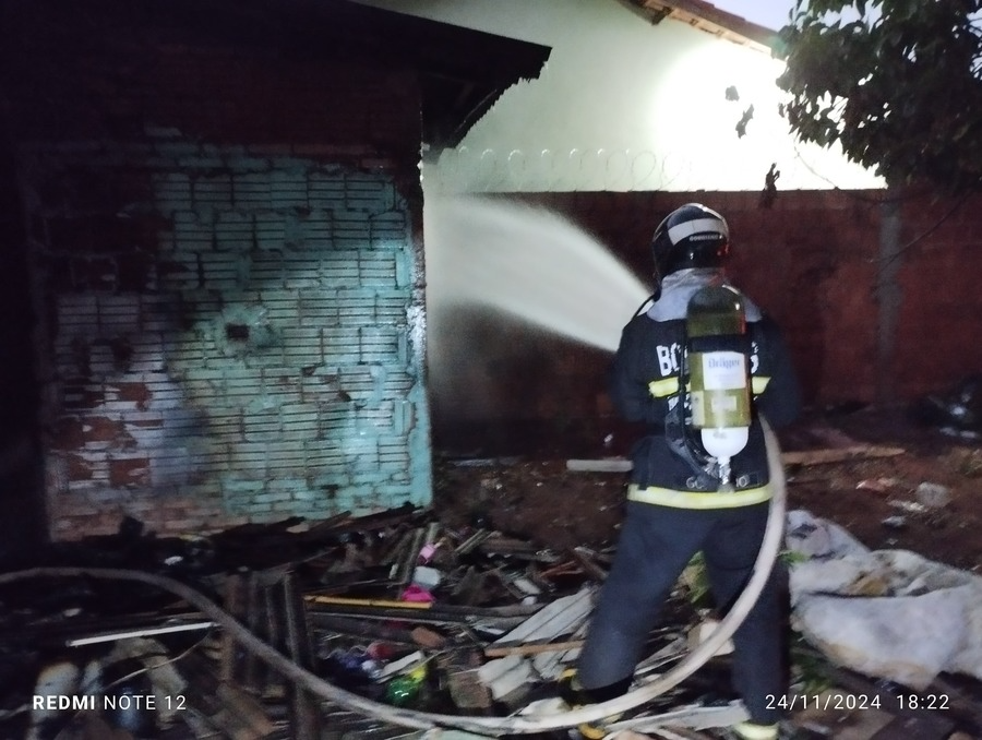 Até o momento, a causa do incêndio não foi divulgada