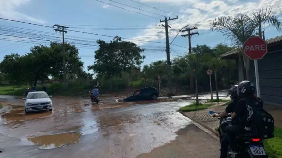 Buraco gerou risco de mais acidentes 